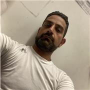 Insegnate di inglese con esperienza anche all'estero. Impartisco anche lezioni di italiano storia e geografica, laureato